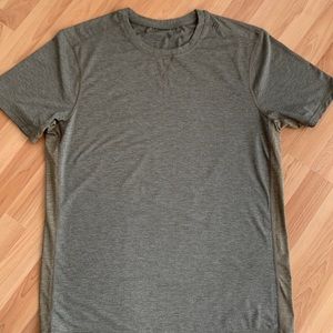 Lululemon athletica Men’s short sleeve shirt. Size XL